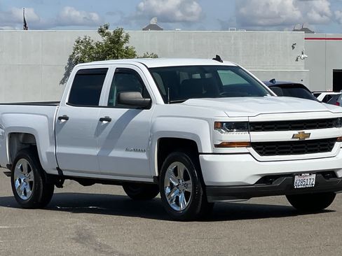 Used 2018 Chevrolet Silverado 1500 Custom w/ Trailering Package RWD image 5