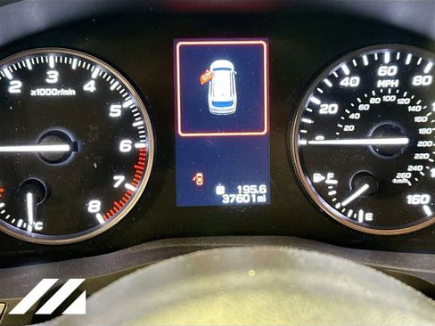 Used 2024 Subaru Ascent Premium w/ Convenience Package image 14