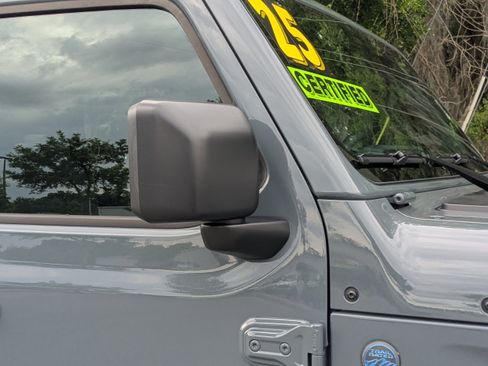 Used 2025 Jeep Wrangler Unlimited Sahara w/ Safety Group image 11