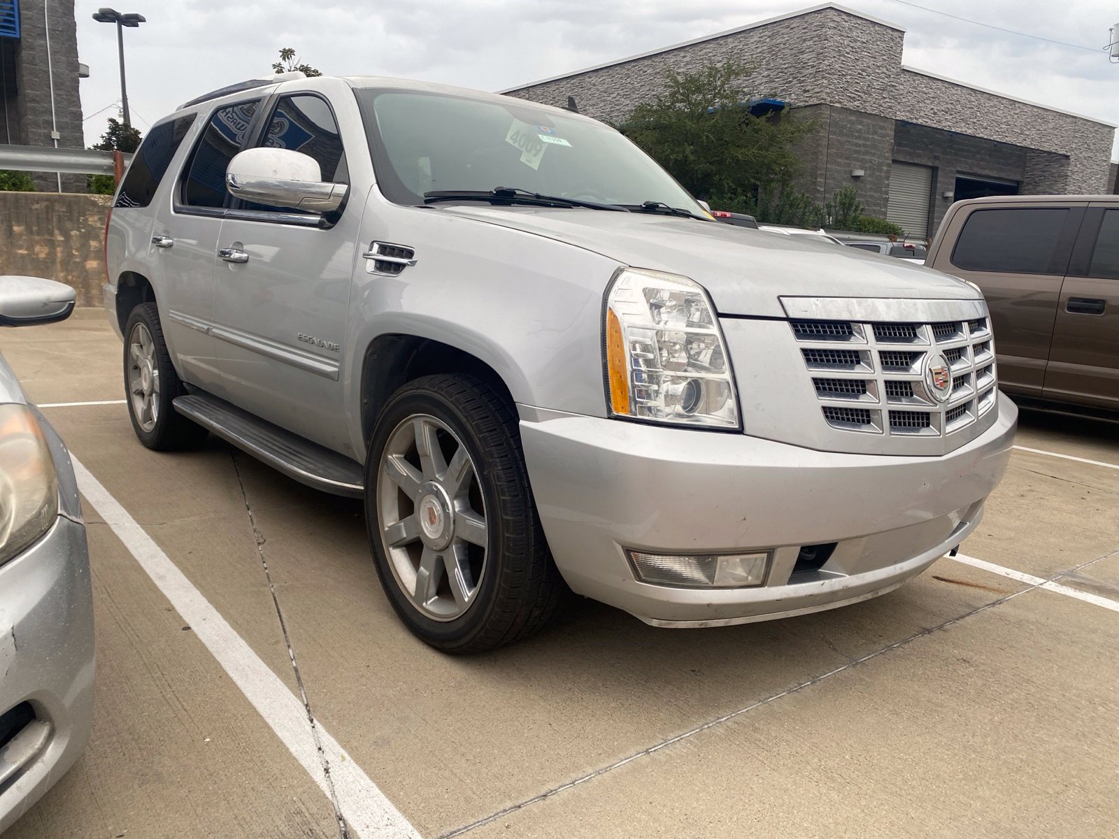 Used 2013 Cadillac Escalade Luxury RWD image 4
