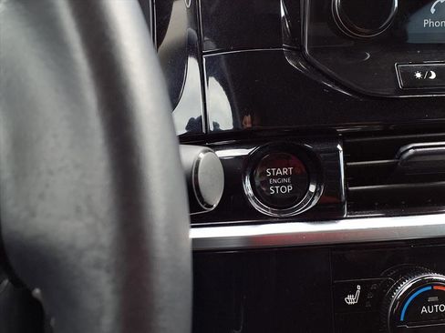 Used 2025 Nissan Pathfinder SL image 13