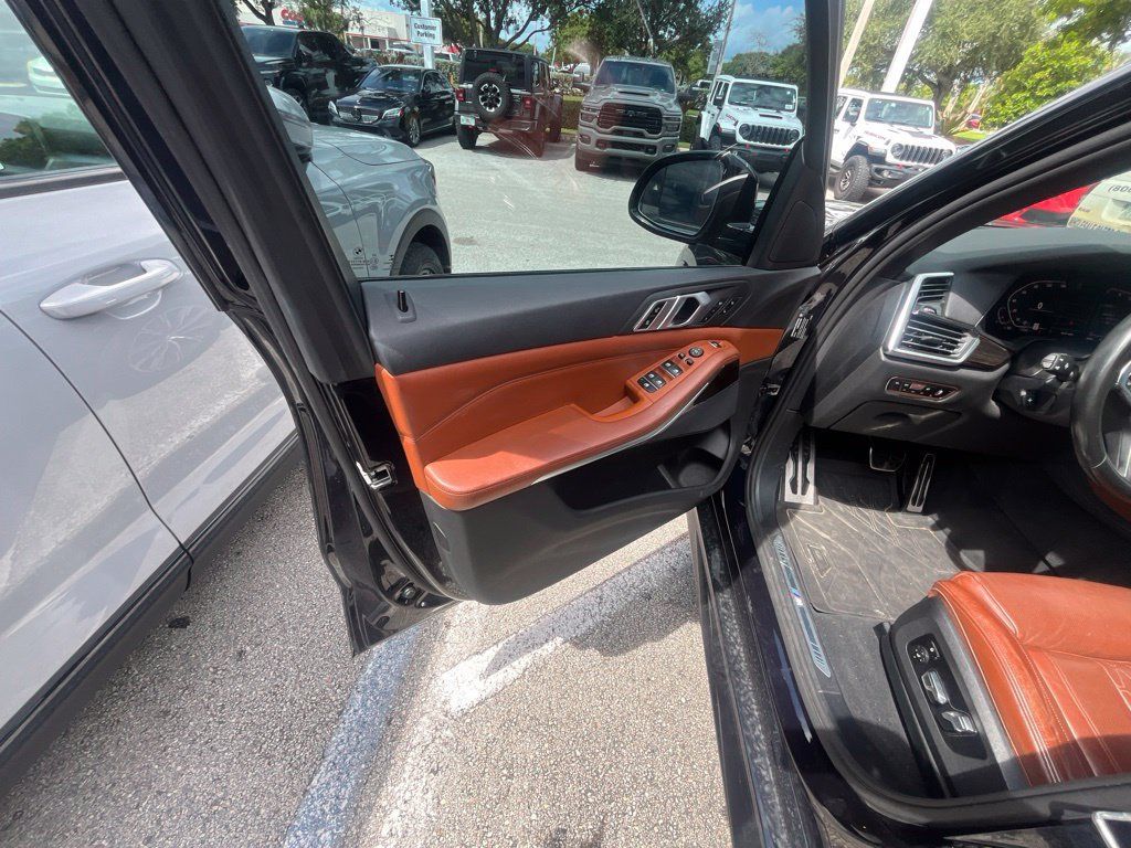 Used 2019 BMW X5 xDrive40i w/ M Sport Package AWD/4WD image 6
