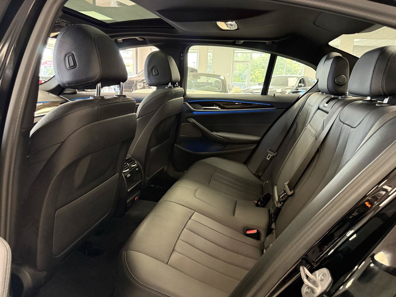 Used 2023 BMW 530e w/ Premium Package RWD image 11