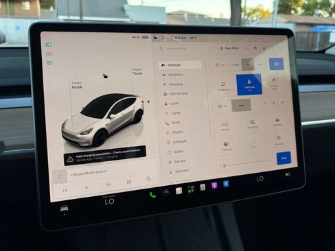 Used 2023 Tesla Model Y Performance AWD/4WD image 17