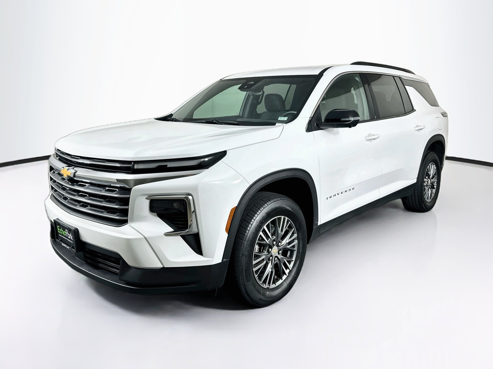 Used 2024 Chevrolet Traverse LT FWD image 3