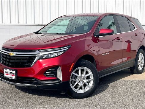 Used 2023 Chevrolet Equinox LT image 2