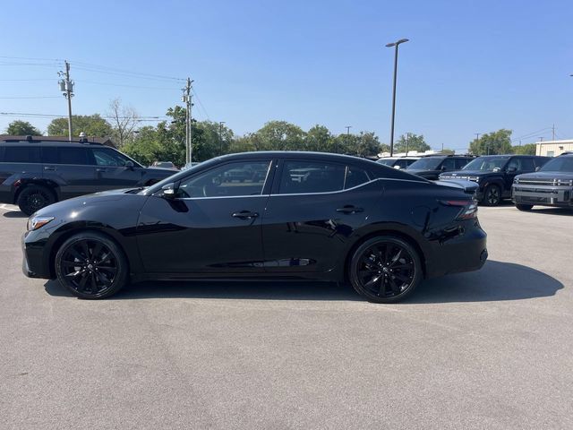 Used 2023 Nissan Maxima SR w/ Sport Mat Group FWD image 2