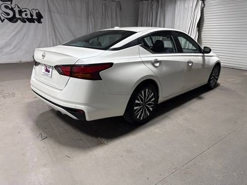 Used 2025 Nissan Altima 2.5 SV FWD image 7