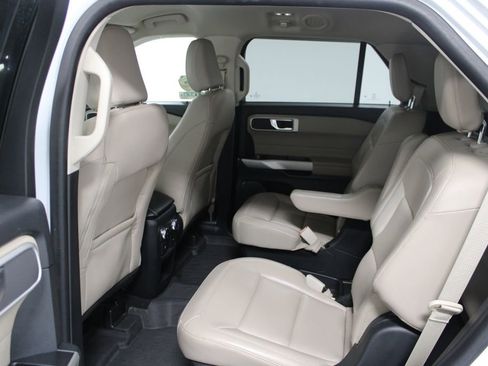 Used 2021 Ford Explorer XLT w/ Equipment Group 202A image 24