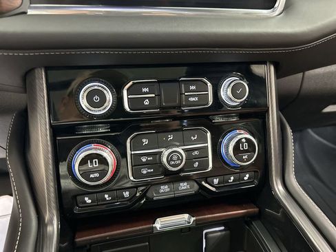 Used 2023 GMC Yukon Denali Ultimate AWD/4WD image 16