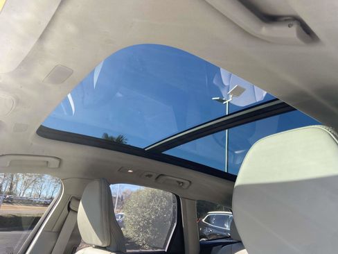 Certified 2023 Volvo XC60 B5 Ultimate w/ Climate Package image 20