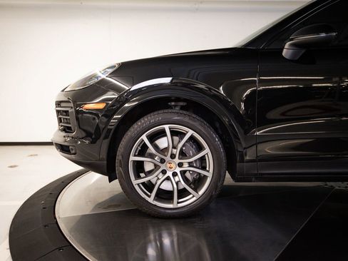 Certified 2023 Porsche Cayenne Platinum Edition AWD/4WD image 10