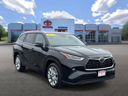 Used 2023 Toyota Highlander Limited AWD/4WD image 2