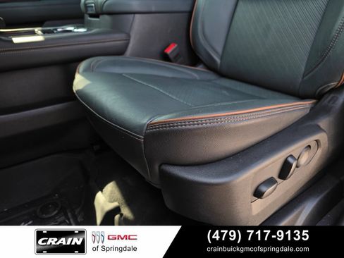 Used 2025 GMC Yukon AT4 AWD/4WD image 23