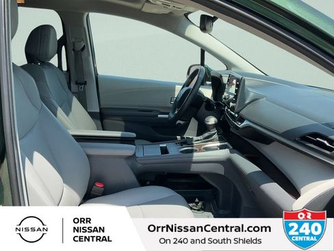 Used 2024 Toyota Sienna XLE FWD image 11