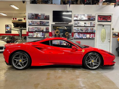 Used 2020 Ferrari F8 Tributo RWD image 5
