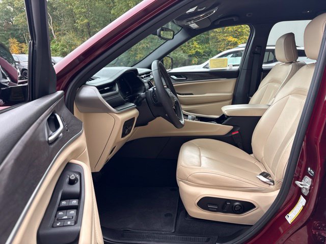 Used 2023 Jeep Grand Cherokee Limited AWD/4WD image 26