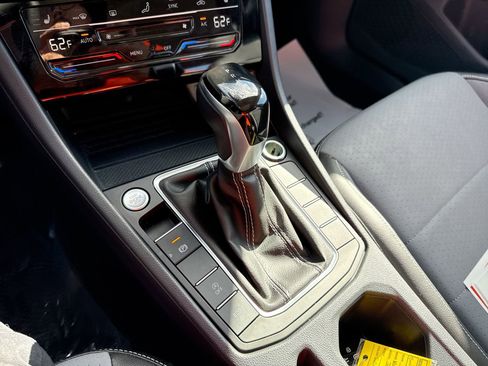 Used 2025 Volkswagen Jetta SE image 22
