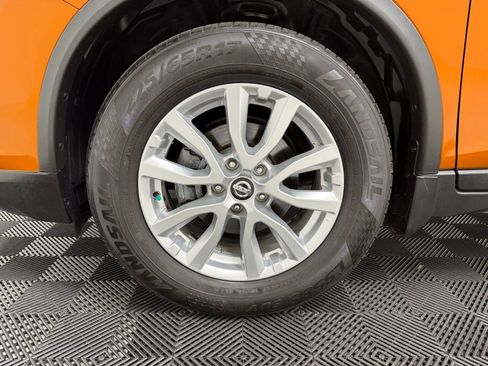 Used 2017 Nissan Rogue SV FWD image 11