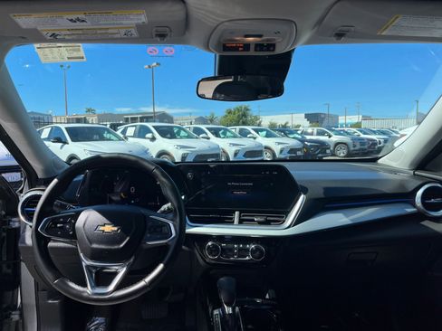 Used 2025 Chevrolet Trax LT w/ LT Convenience Package image 34