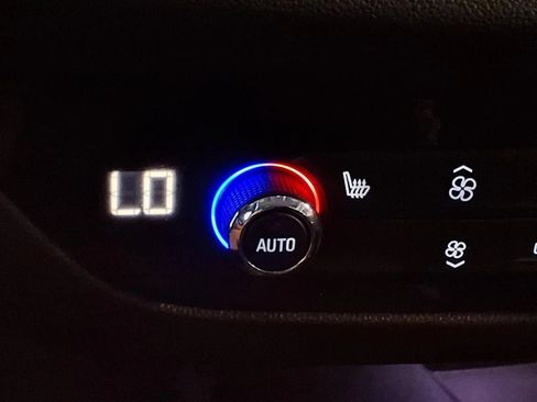 Used 2019 Buick Enclave Essence AWD/4WD image 21