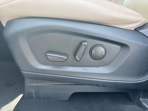 Used 2021 Ford Explorer Limited w/ Equipment Group 301A AWD/4WD image 16