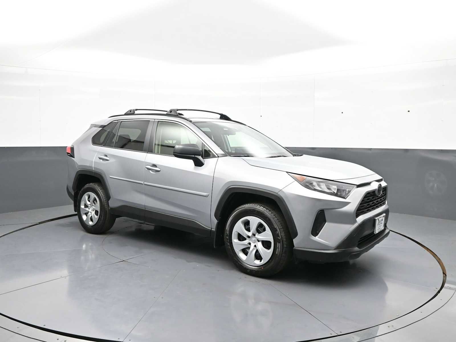 Used 2021 Toyota RAV4 LE AWD/4WD image 4