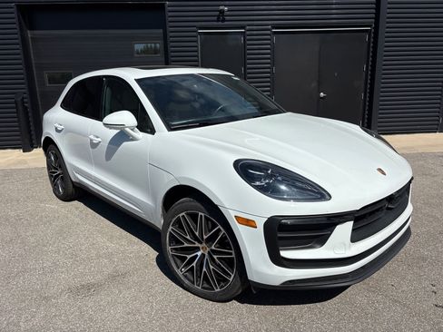Used 2026 Porsche Macan AWD/4WD image 11
