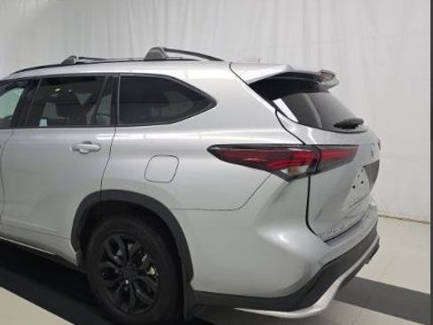Used 2025 Toyota Highlander Limited AWD/4WD image 3