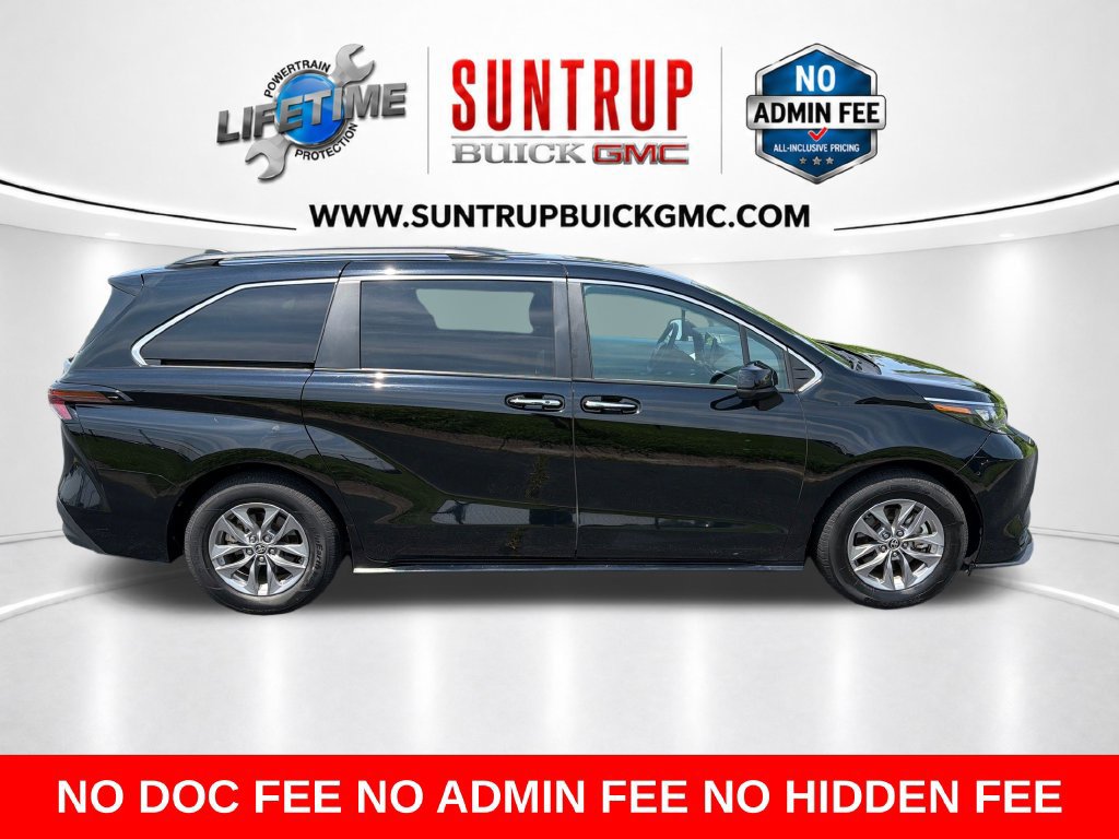 Used 2025 Toyota Sienna XLE FWD image 8