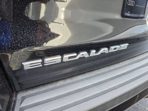 Used 2018 Cadillac Escalade Premium Luxury AWD/4WD image 11