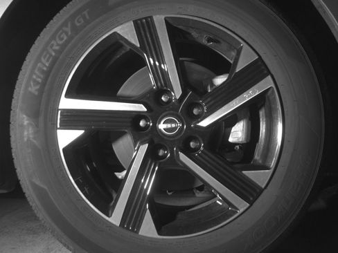 Used 2025 Nissan Sentra SV FWD image 15