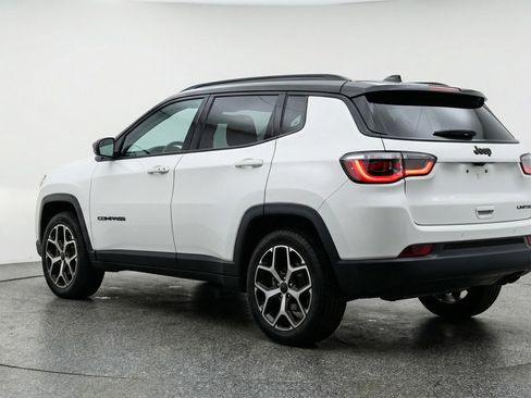 Used 2025 Jeep Compass Limited image 6