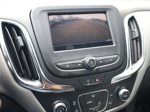 Used 2022 Chevrolet Equinox LS w/ LS Convenience Package image 19