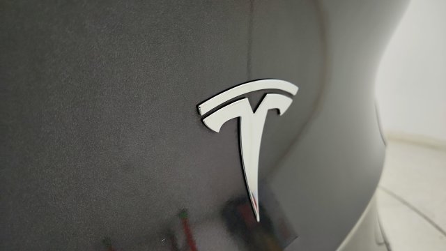 Used 2024 Tesla Model Y 2WD image 31