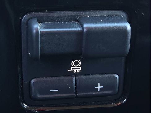 Used 2025 GMC Sierra 1500 SLT image 18