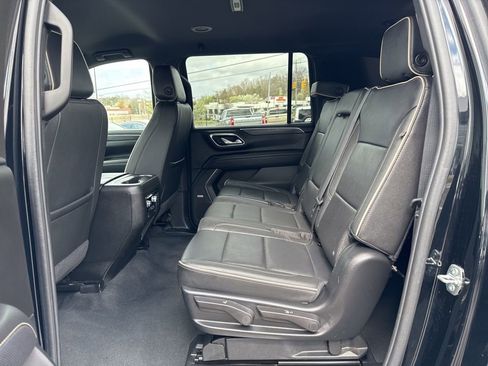 Used 2024 GMC Yukon XL SLT AWD/4WD image 29