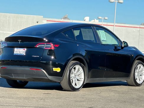 Used 2023 Tesla Model Y Long Range image 2