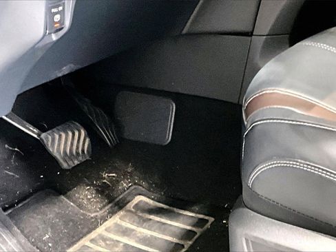 Used 2025 Nissan Armada SL w/ Captain's Chari Seat Package image 22