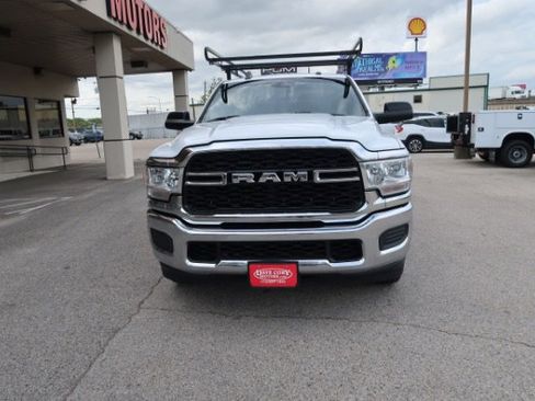 Used 2022 RAM 2500 Tradesman w/ Chrome Appearance Group image 2