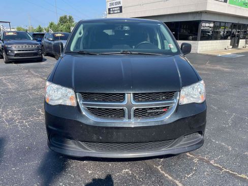 Used 2018 Dodge Grand Caravan SE w/ UConnect Hands-Free Group FWD image 2