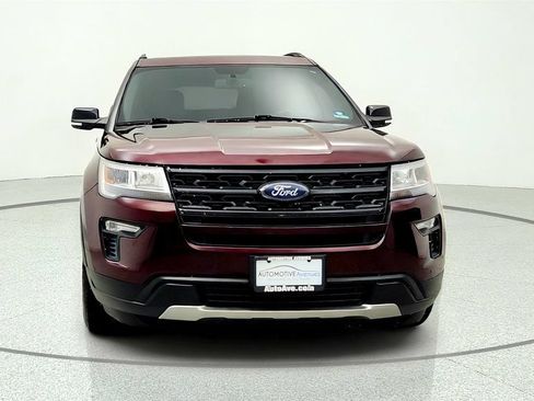 Used 2018 Ford Explorer XLT w/ Equipment Group 202A AWD/4WD image 2