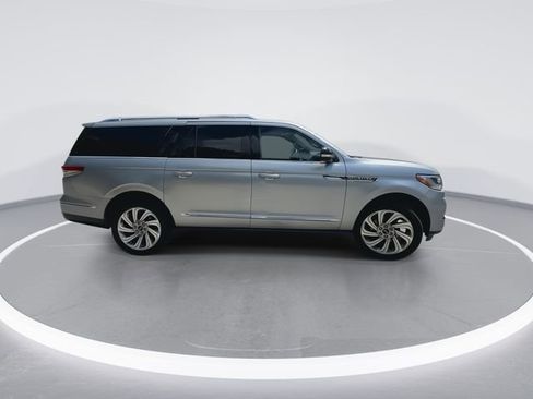 New 2024 Lincoln Navigator L Reserve image 9