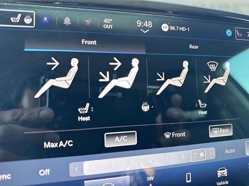 Used 2024 Chrysler Pacifica Select image 22