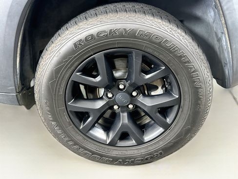 Used 2016 Jeep Cherokee Trailhawk w/ Cold Weather Group AWD/4WD image 11