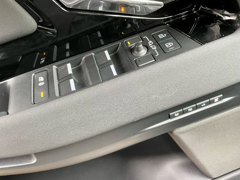 Certified 2024 Land Rover Range Rover Evoque Dynamic SE image 11