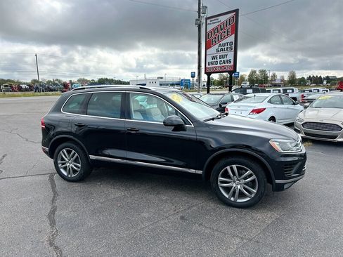 Used 2015 Volkswagen Touareg Sport image 1