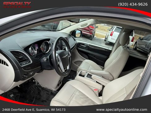 Used 2013 Chrysler Town & Country Touring FWD image 11