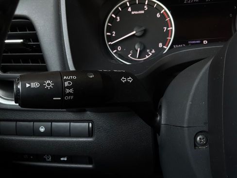 Used 2025 Nissan Rogue SV FWD image 35