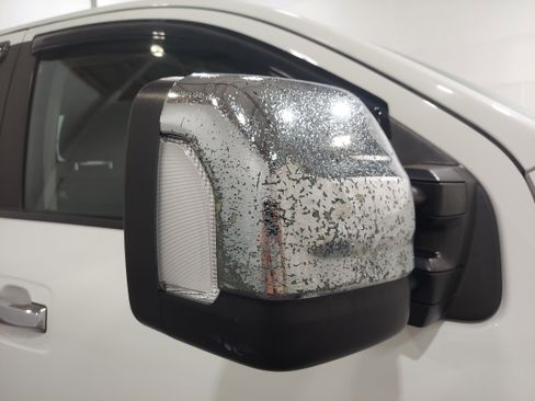 Used 2018 Nissan Titan SV image 25